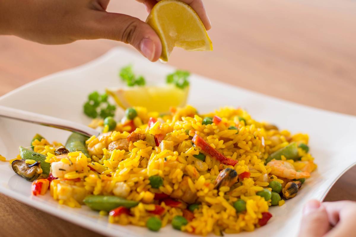 A rice dish coloured yellow with saffron