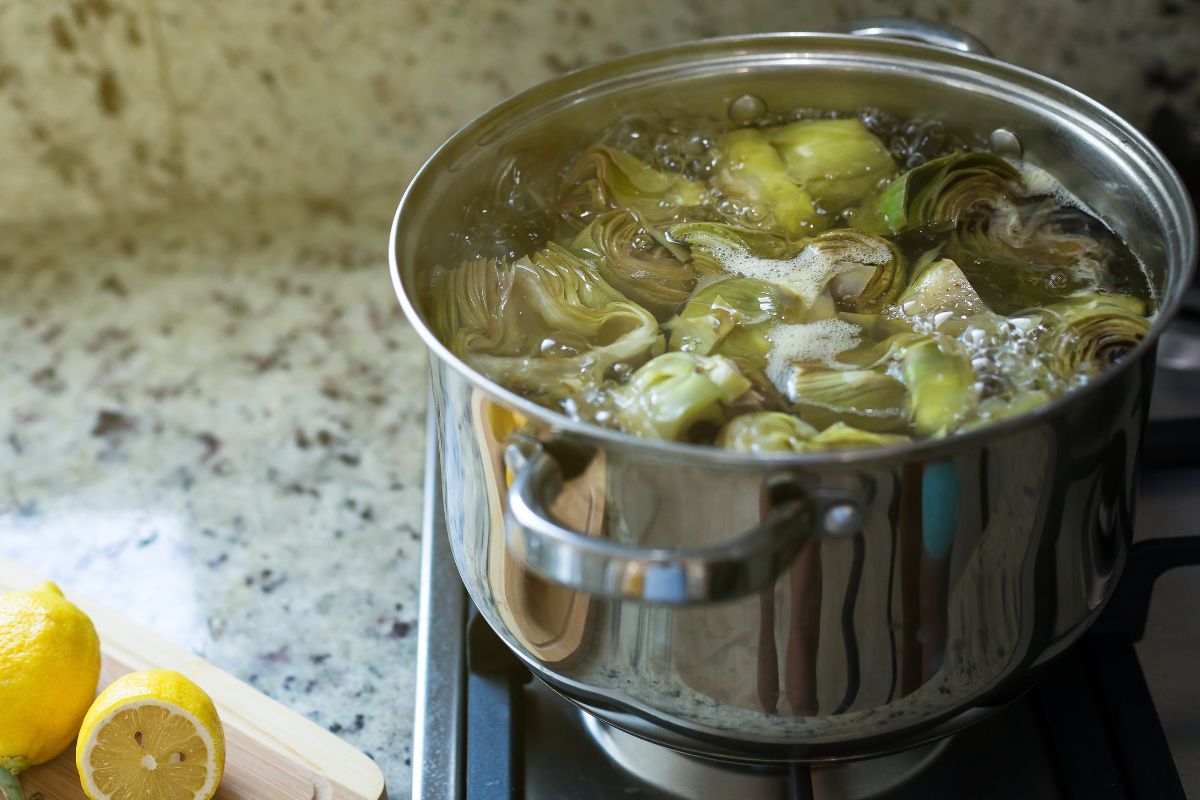 Boiling the prepared buds