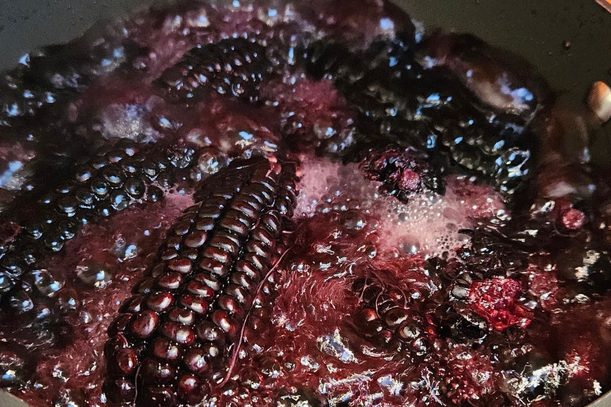 Extracting corn colour