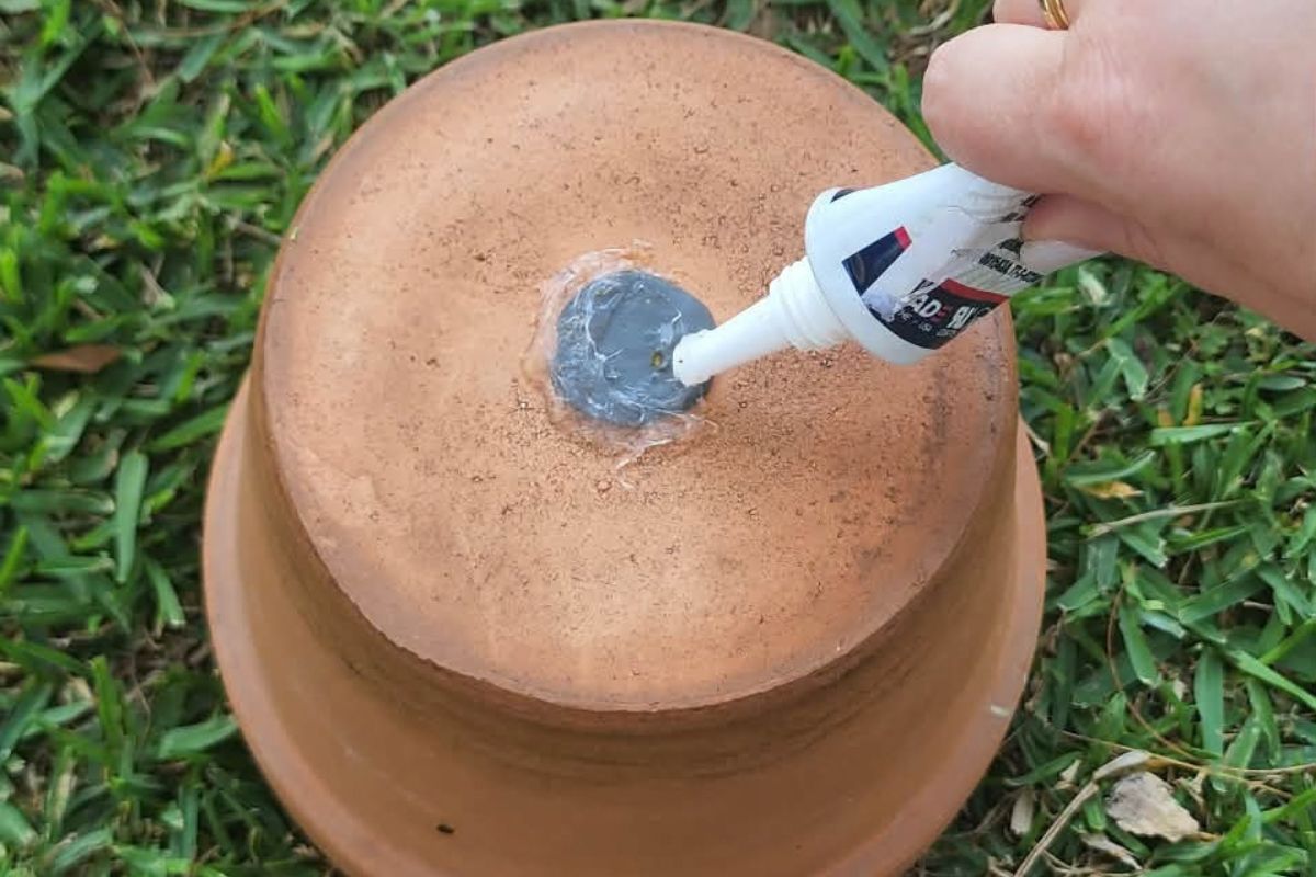 Gluing outside of Olla Pot