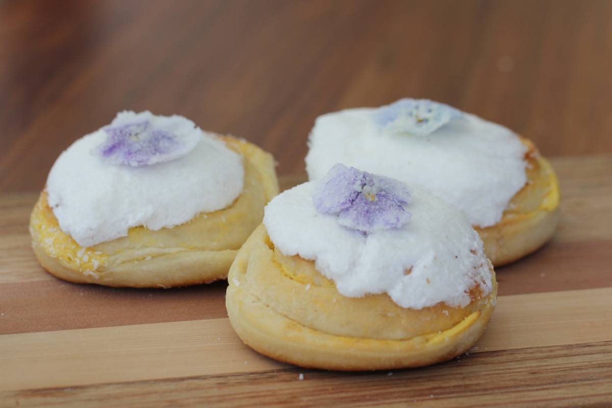 Pastries decorated with crystallised flowers