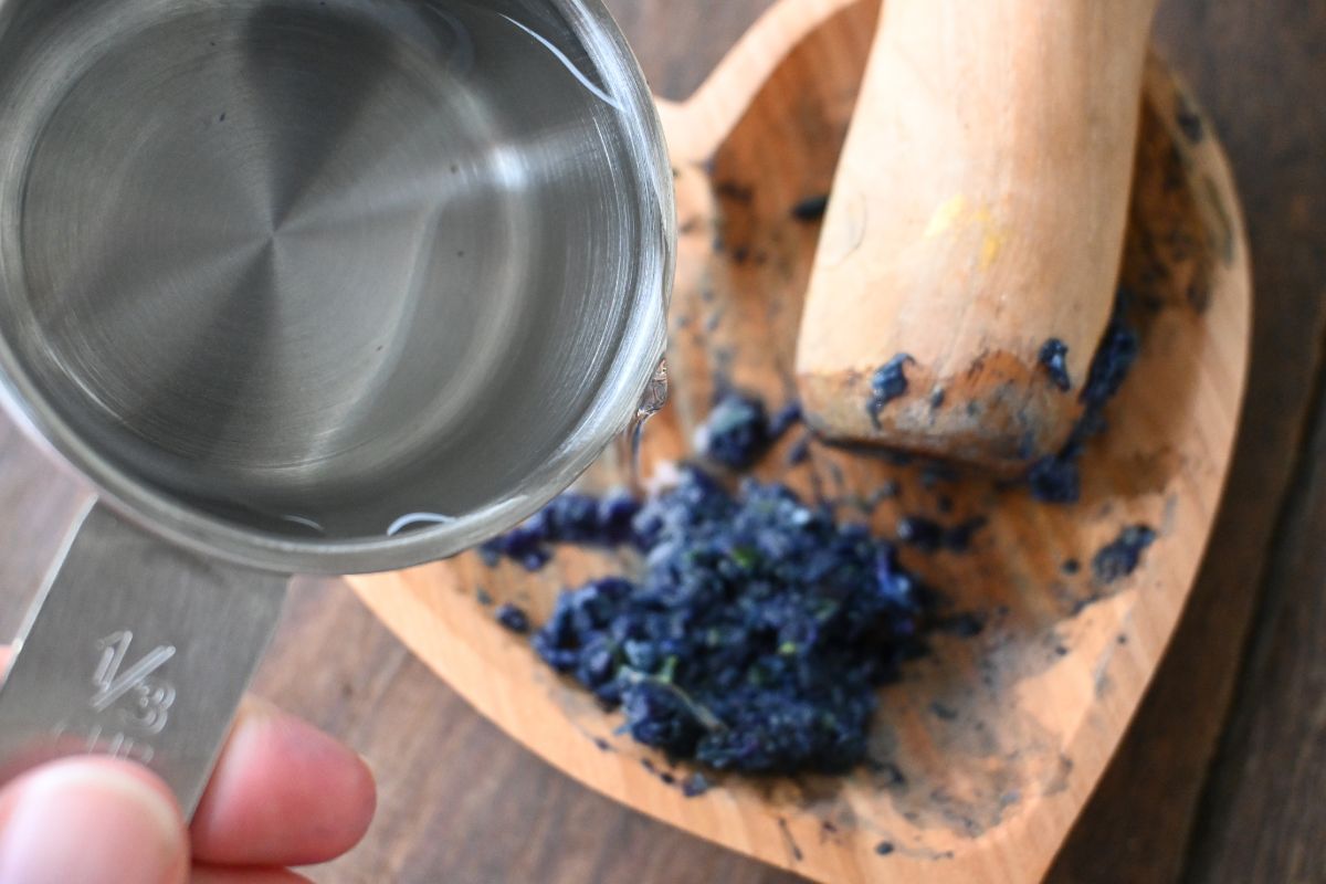 blue butterfly pea flower mixing