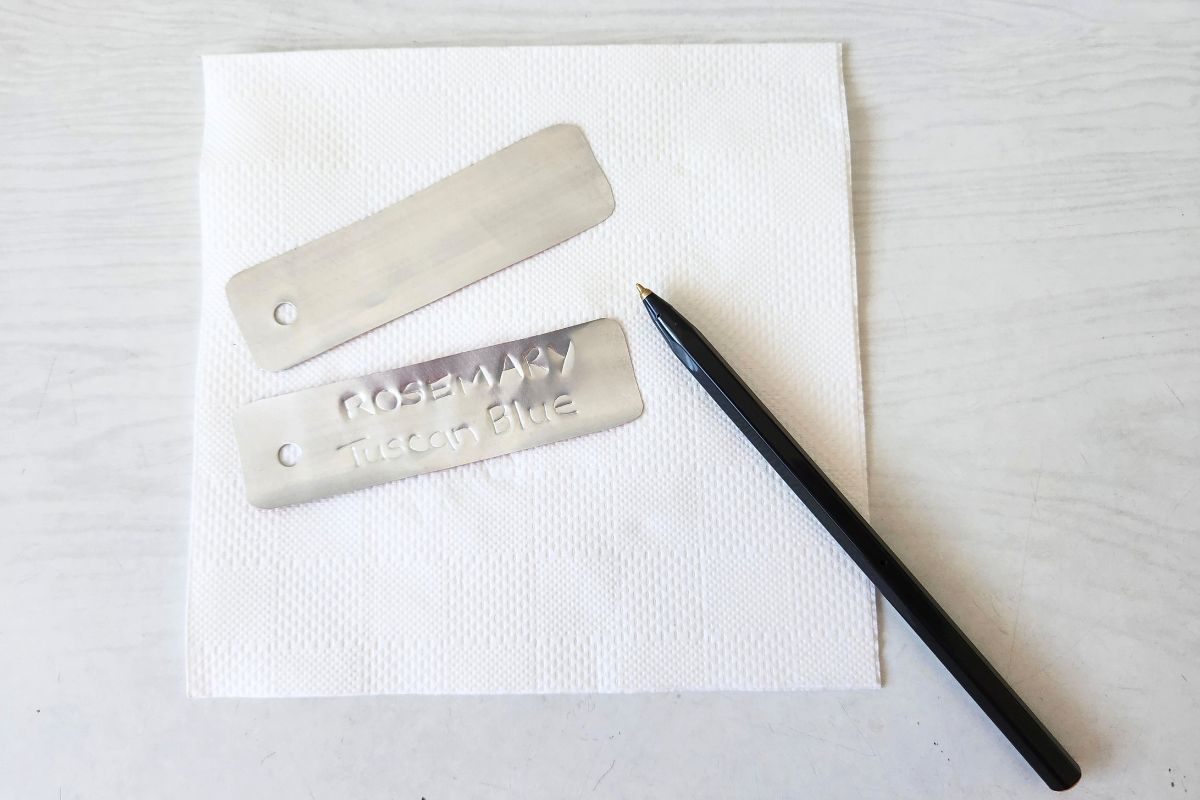 Aluminium labels embossed