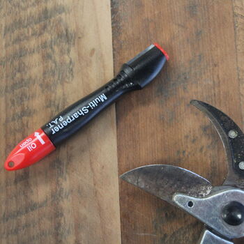 How to Sharpen Secateurs with a Tungsten Tool Sharpener