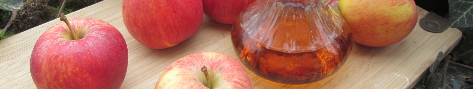 How to Make Apple Scrap Vinegar